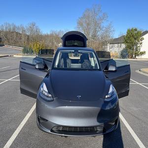 Tesla Model Y 2023 de Largo Alcance, Tracción en las Cuatro Ruedas, Motores Eléctricos Duales, SUV/Crossover Automático - Product Image 1