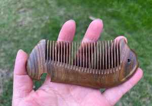 Peigne à cheveux en bois de neem de qualité supérieure, peigne démêlant à dents larges, sans plastique, outil de toilettage naturel pour les soins quotidiens des cheveux - Product Image 4