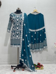 Ensemble Sharara en fausse Georgette de créateur brodé lourd et élégant traditionnel Salwar Kameez pour les mariages et les fêtes - Product Image 2
