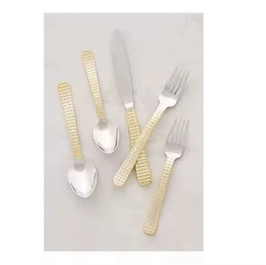 Ensemble de couverts classiques en résine blanche pour les dîners formels, les hôtels, les restaurants, les événements spéciaux et les dîners à domicile - Product Image 3