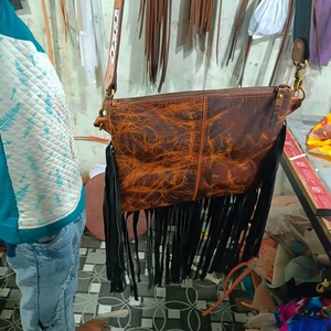Sac bandoulière en cuir de vache véritable bohème fait main avec des cartes d'as, automne, personnalisé, en stock, pompon, Inde, vente en gros - Product Image 3
