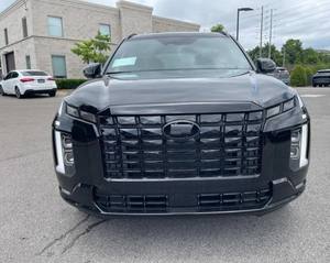 SUV de Lujo Edición Nocturna, Vehículo Familiar de 7 Plazas, Características Avanzadas de Seguridad y Confort, Motor V6 de 3.8L y 8 Velocidades - Product Image 3