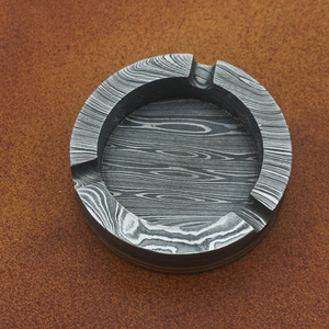 Cenicero Exclusivo de Acero de Damasco, Cenicero de Metal Premium Hecho a Mano para una Experiencia de Fumador de Lujo, Decoración para el Hogar, Oficina y Salón - Product Image 4