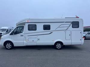 Cómoda Remolque-Casa Móvil con Capacidad de 3500 kg, Origen Francia, para Viajes de Camping al Aire Libre y Uso como Caravana Urbana - Product Image 2