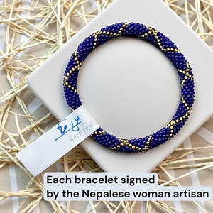 Pulseras Nepalíes Hechas a Mano con Cuentas de Vidrio de Perla de Alta Calidad, Diseño Tradicional Nepalí, Diseño Francés (Por Mujer Nepalí) - Product Image 3