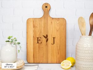 Planche à découper en bambou en forme de bouteille de vin en bois de gravure laser par HF CRAFTS - Product Image 3