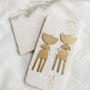 Pendientes de latón modernos más vendidos, joyería de moda de latón para mujer, pendientes artesanales indios con gran oferta, producto artesanal hecho a mano - Product Image 2