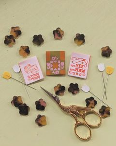 Patchs tissés avec logo personnalisé de haute qualité Étiquettes tissées Étiquettes pliées en bout de style nouveau en polyester pour vêtements, chaussures, sacs - Product Image 4