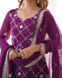 Nueva Colección de Salwar Kameez para Mujer de la Serie SP con Diseño de Bordado Intenso, Mezcla de Seda y Rayón de Secado Rápido para Bodas y Fiestas - Product Image 3