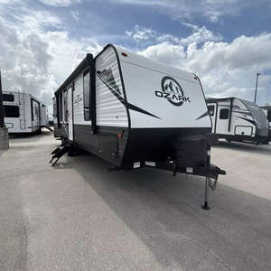 Casa Portátil Tipo Cápsula Espacial de Acero Usada, Modelo Forest River Ozark 2500TH, para Vivir al Aire Libre - Product Image 1