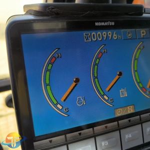 Excavadora de Orugas Komatsu PC200 de Segunda Mano en las Mejores Condiciones de Funcionamiento, 20 Toneladas de Peso Operativo, Motor 240 Incluido, Precio Económico - Product Image 3