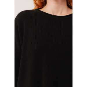 Pull en tricot noir Thessaloniki avec fente latérale, style décontracté, vente en gros - Product Image 4