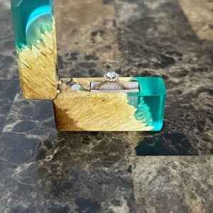 Handcrafted <b>Foldable</b> Reing <b>Box</b> for Jewelry Functional Design - Product Image 1