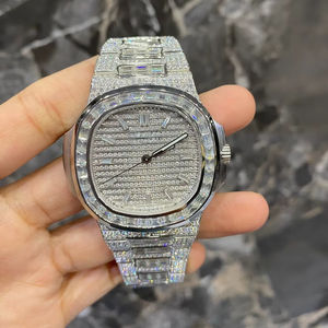 Montre de luxe unisexe 40 mm en acier inoxydable avec mouvement Miyota à quartz, sertie de moissanite de qualité supérieure taille baguette VVS, idéale pour les mariages - Product Image 1