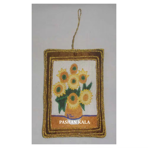 Adornos de tela de alta calidad de diseño de marco flotante con bordado de cuentas y Zari colgando en la decoración del árbol de Navidad - Product Image 1