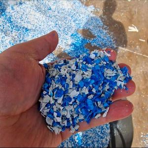 Nettoyer les chutes de plastique de tambour bleu HDPE recyclé/déchets de bouteille de lait hdpe à vendre au prix de gros le moins cher - Product Image 3