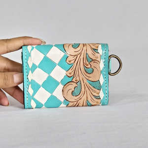 Nuevo Porta Pasaportes de Cuero Genuino Hecho a Mano de Alta Calidad para Mujer, Diseño Floral a Cuadros, Estilo Moderno, Corto con Botón - Product Image 3