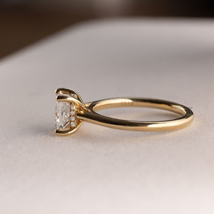 Bague Solitaire Moissanite de 1.5 carats en argent sterling 925 faite à la main Design minimaliste Halo caché pour les femmes certifiées - Product Image 2