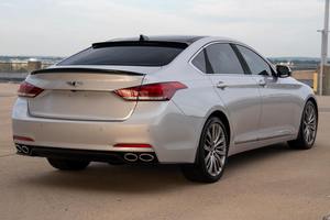 Hyundai Genesis 5.0 d'occasion propre, modèle 2015 - Product Image 2