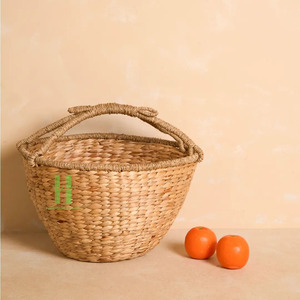 Cesta de Almacenamiento de Mimbre Hecha a Mano, Irresistible Cesta Tipo Barriga con Flecos de Rafia, Hecha en Vietnam - Product Image 4