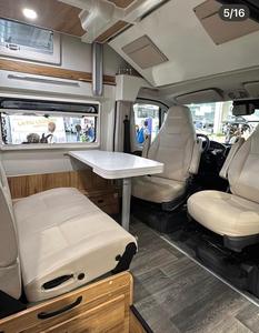 Autocaravana de Lujo Blanca con Cocina Completa, Cama, Baño y Aire Acondicionado para 4-6 Personas, Ideal para Viajes y Campamentos - Product Image 2