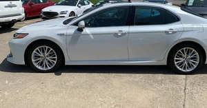 Toyota Camry Híbrido 2020 en Perfecto Estado - Product Image 2