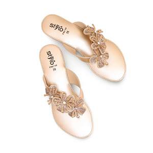 Sandales à talons dorées FN0748 Chappal élégant de fantaisie avec un design complexe - Product Image 1