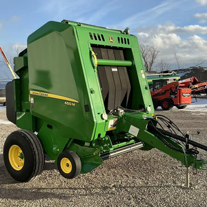Presse à balles haute efficacité John Deere 2017 avec enrouleur de filet/ficelle, pneus à flottation à large largeur de ramassage, levage/abaissement hydraulique, moniteur, moteur et boîte de vitesses - Product Image 1