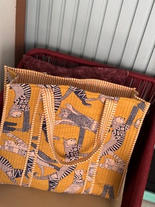 Sac fourre-tout en coton vintage imprimé à la main pour femme avec fermeture à glissière Doublure en toile pour les voyages et les courses (Léger) - Product Image 4