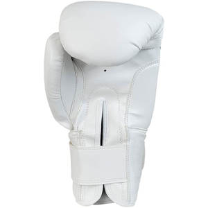 Gants de boxe à finition lisse et positionnement confortable des mains avec sangle de poignet sécurisée et rembourrage doux - Product Image 3