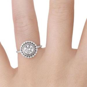 Acentos de Halo en Oro de 14K con Intrincado Diseño de Milgrain y Diamante Central (Natural) Fabricante Mayorista y Minorista OEM - Product Image 1