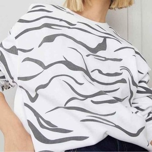 Sudadera de Manga Larga de Algodón Coreano Transpirable, Informal, para Usar en la Calle, con Estampado de Cebra, Sudadera con Capucha, Algodón Coreano RRI-WSS-11 - Product Image 4