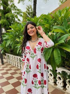 Diseñador DE LA MUJER Heavy Rayon Festival Wear Kurtis Set con trabajo de impresión de cuatro lados para niñas - Product Image 4