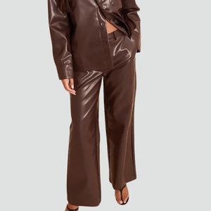 Leggings en cuir véritable tendance 2025 pour femmes, taille haute, respirants, écologiques, tissés en satin, entièrement personnalisés avec logo sur mesure - Product Image 5