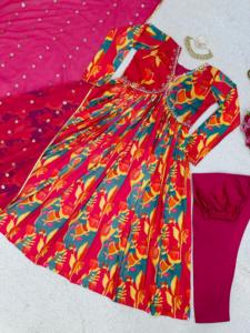 ชุดสูทดีไซน์เนอร์ที่สวยงามและดูเพ็ทต้าพร้อมงานพิมพ์ดิจิตอลและงานทำมือ - Product Image 2