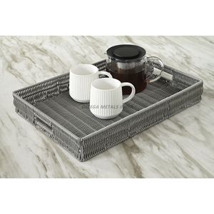 Charmant plateau de service rectangulaire gris avec design tissé et poignées robustes, parfait pour le café, le thé et les rassemblements décontractés - Product Image 1
