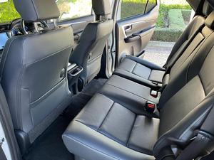 รถยนต์ไฟฟ้าฟอร์จูนเนอร์ 2.4 GD6 ออโต้ 4x4 ปี 2022 แบตเตอรี่ 90-110 กิโลวัตต์ชั่วโมง มอเตอร์ 150-200 กิโลวัตต์ แรงบิด 500 นิวตันเมตร ระยะทางวิ่งแบบ NEDC น้อยกว่า 100 กิโลเมตร ผลิตในสหรัฐอเมริกา - Product Image 4