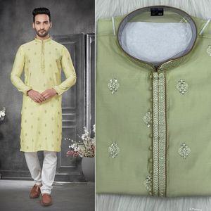 Vêtements ethniques traditionnels indiens et pakistanais pour hommes de qualité supérieure en coton lourd avec broderie en jacquard en rayonne pour les fêtes Kurta - Product Image 6