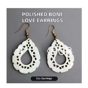 Boucles d'oreilles faites à la main en os véritable artisanat naturel avec finition polie pour boutiques de mode - Product Image 2