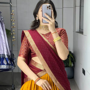 Conjunto Tradicional de Lehenga Choli para Bodas y Fiestas - Product Image 1