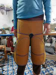 Tablier de maréchal-ferrant en cuir de buffle pleine fleur noir imprimé, pour l'entretien des chevaux, le soin des sabots, le travail du fer, l'équitation, séchage rapide - Product Image 5