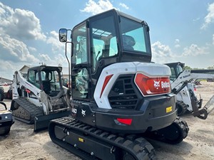 Excavatrice Bobcat E60 2023, poids en ordre de marche de 3 tonnes, puissance du moteur de 100 kW, pompe Kawasaki, capacité de la benne de 0,4 m³, hydraulique - Product Image 3
