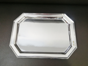 Bandeja de fruta de servicio profundo de alta calidad premium con pulido brillante y mango de latón decorativo Bandeja de servicio rectangular duradera - Product Image 3
