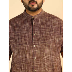 Ensemble coordonné Amanush pour homme en coton texturé marron, grande taille, kurta à manches courtes et col mandarin avec short, tenue décontractée 2 pièces - Product Image 2
