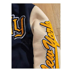 Chaqueta Universitaria para Hombre con Bloques de Color y Letras, Detalles a Rayas, Mangas Largas, Cierre de Botón de Una Sola Fila, Color Albaricoque - Product Image 3