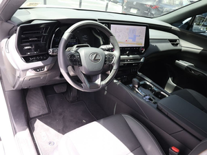 Lexus RX Hybrid 350h Premium AWD 2026, Interior Oscuro, Asientos de Cuero, Techo Corredizo, SUV - Product Image 3