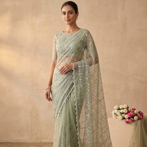 Sari de mariage traditionnel en tulle pur et doux, avec broderie originale de perles, bordure fantaisie en dentelle Moti, design lourd, longueur ras du sol, avec chemisier - Royal - Product Image 3