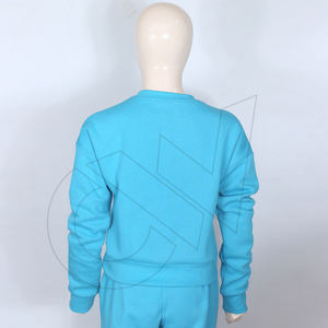 Sweat-shirt d'hiver personnalisé en coton biologique 100% pour femme - Product Image 4