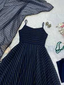 ชุด Anarkali พิมพ์ลายผ้าโปร่งสีกรมท่าสำหรับงานแต่งงานเดรสยาวสำหรับงานเลี้ยง - Product Image 6