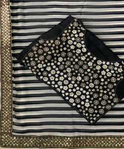 Canalisez l'élégance intemporelle avec des vêtements pakistanais indiens pour les grillades ultérieures, offrant des options classiques et sophistiquées - Product Image 2